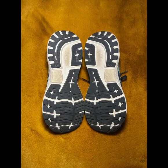 Brooks • Ghost Shoe - Picture 3 of 8